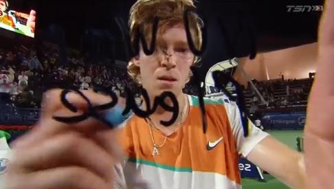 对更衣室 对更衣室